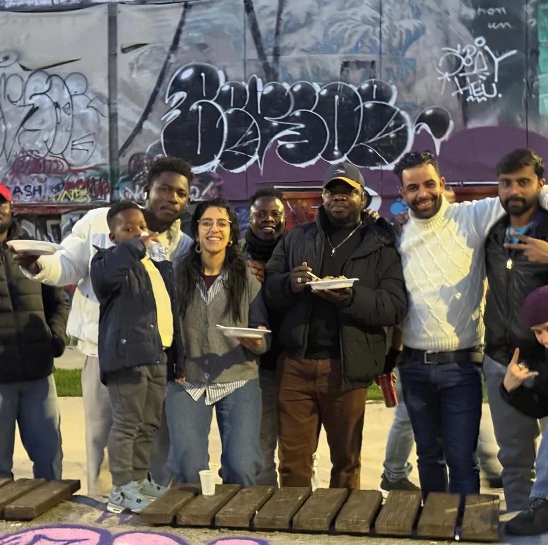 Una foto di gruppo durante l’iftar al Parco Dora